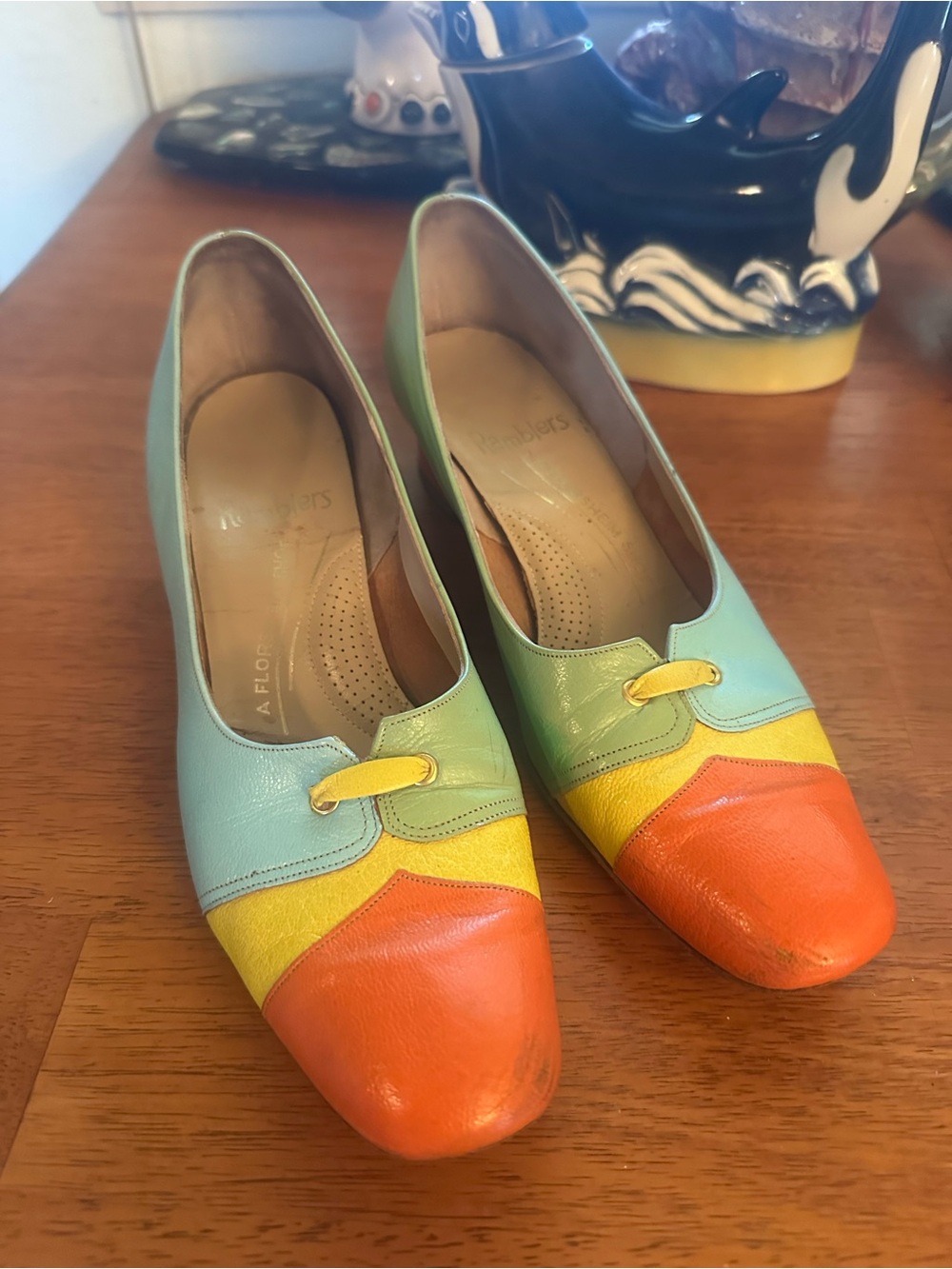 Vintage 60s mod color-block low heel pumps
